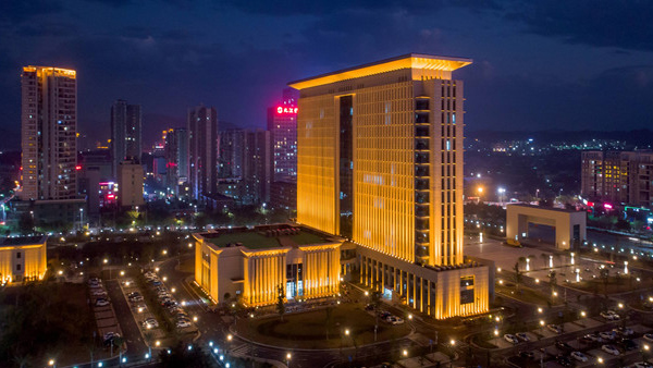 楼体亮化与城市规划协同，打造和谐夜空间